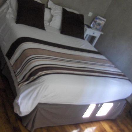 Hotel La Buissonniere Bannay  Bagian luar foto