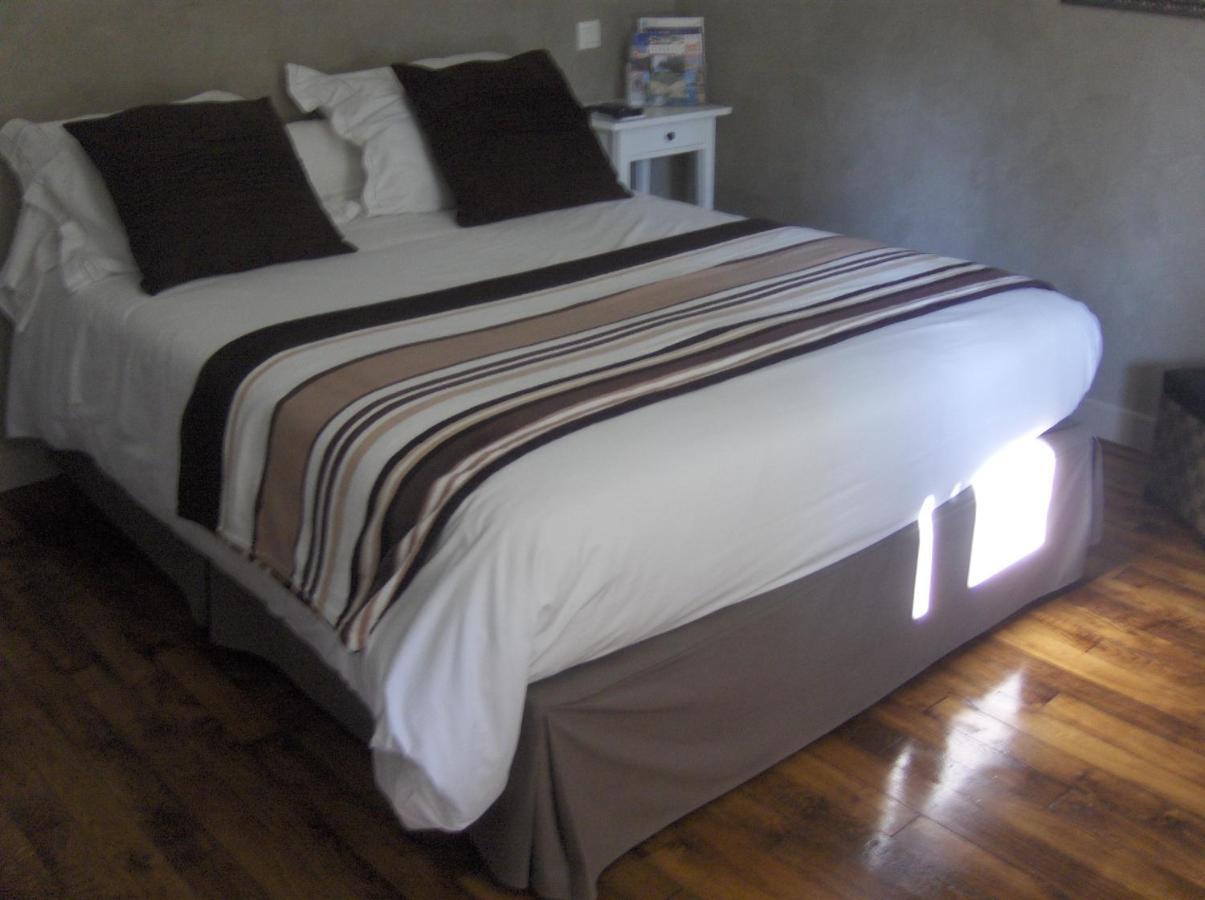 Hotel La Buissonniere Bannay  Bagian luar foto